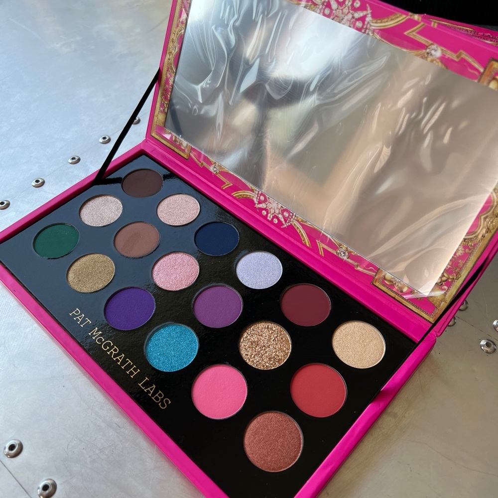 Pay McGrath labs - celestial nirvana palette NEW